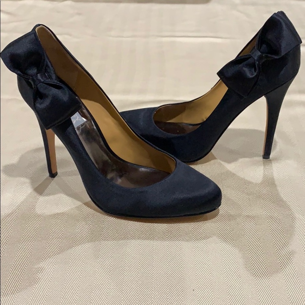 Badgley Mischka Black Satin Bow Tie Pumps 8.5 M
